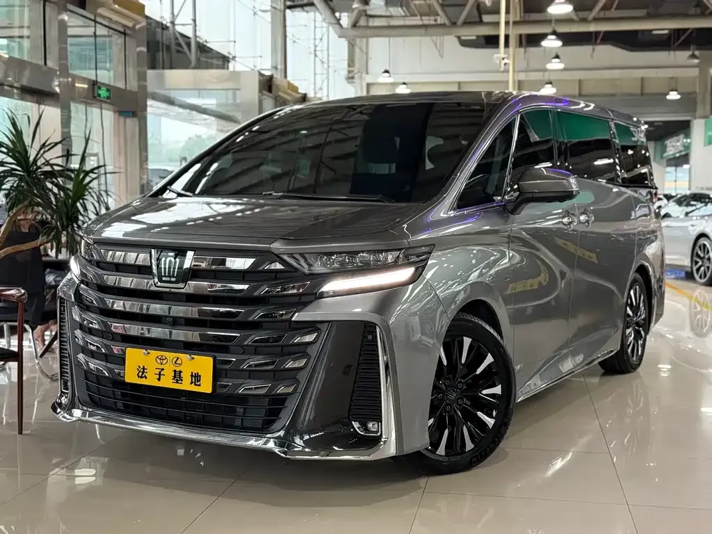 Toyota Vellfire — фото 1