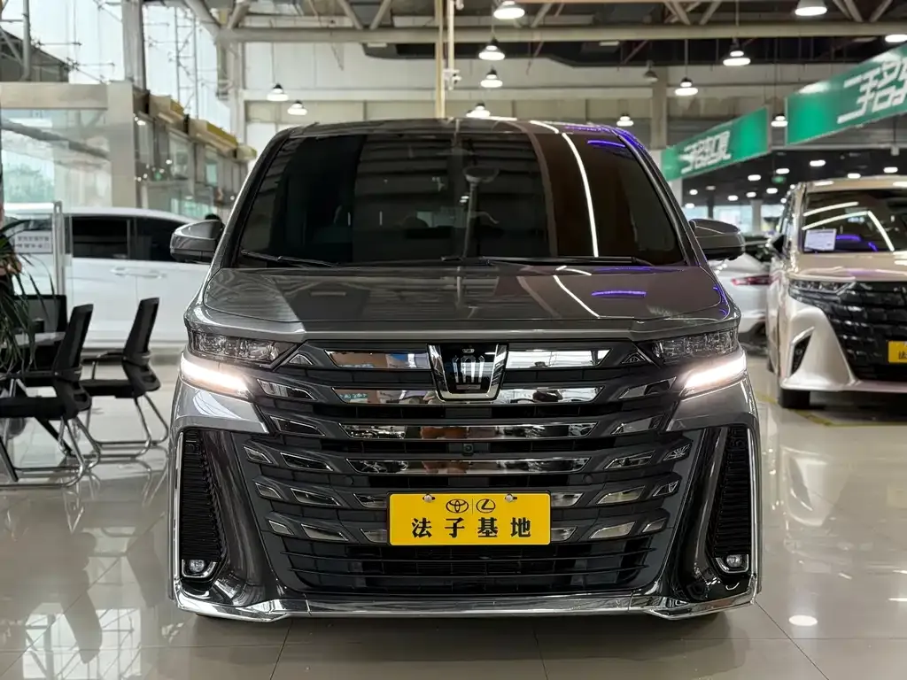 Toyota Vellfire — фото 2
