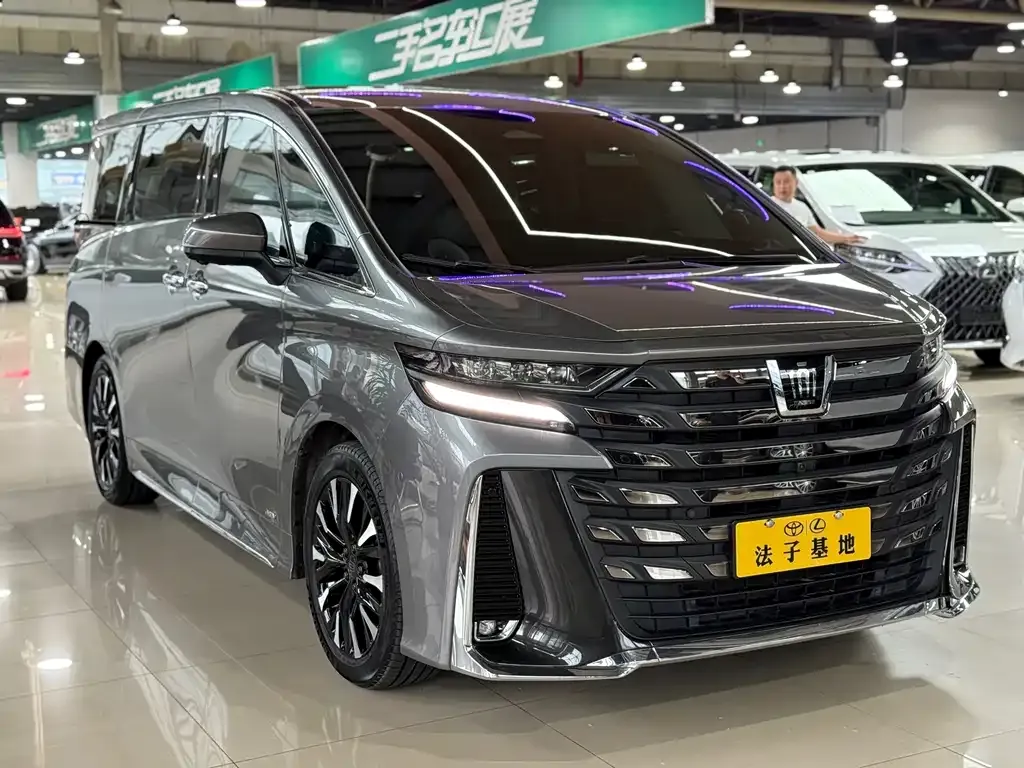 Toyota Vellfire — фото 3
