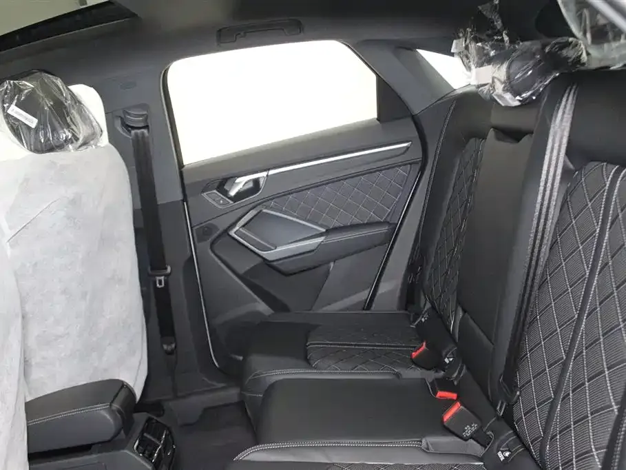 Audi Q3 Sportback — фото 8