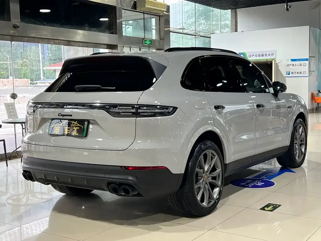 Porsche Cayenne Hybrid — фото 4