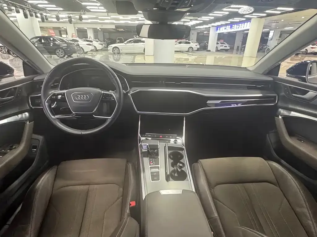 Audi A7L — фото 5