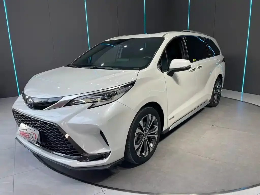 Toyota Granvia — фото 1