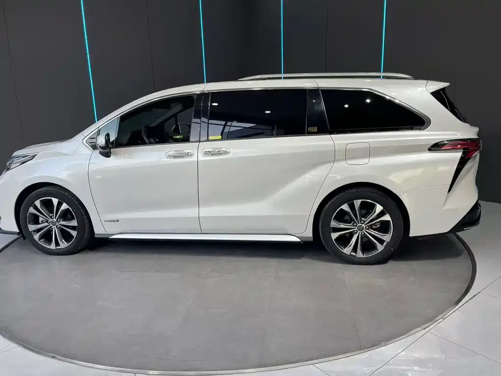 Toyota Granvia — фото 4