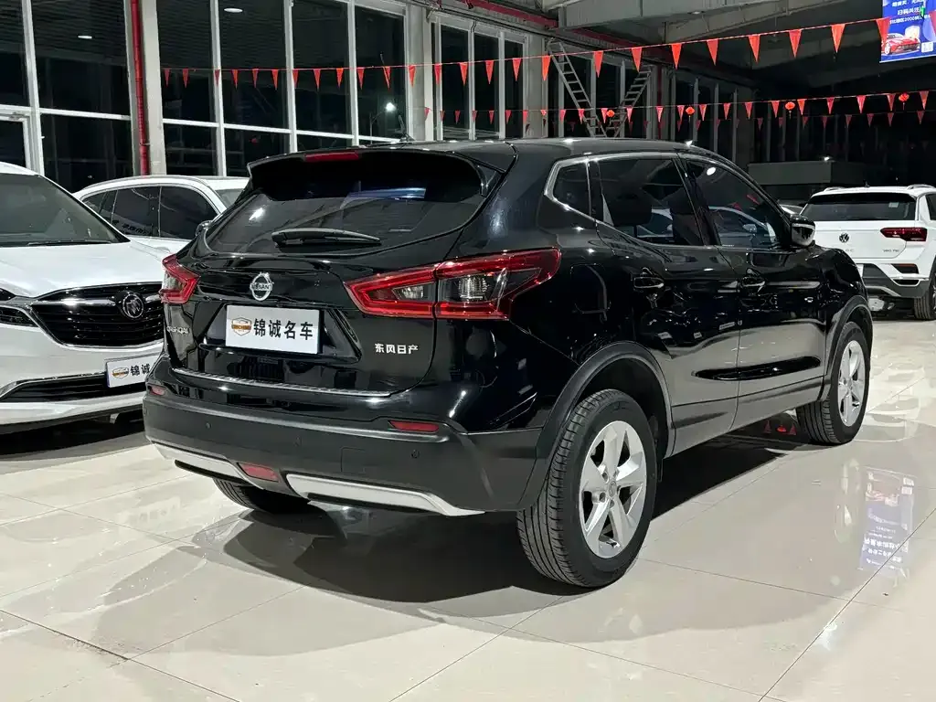 Nissan Qashqai — фото 4