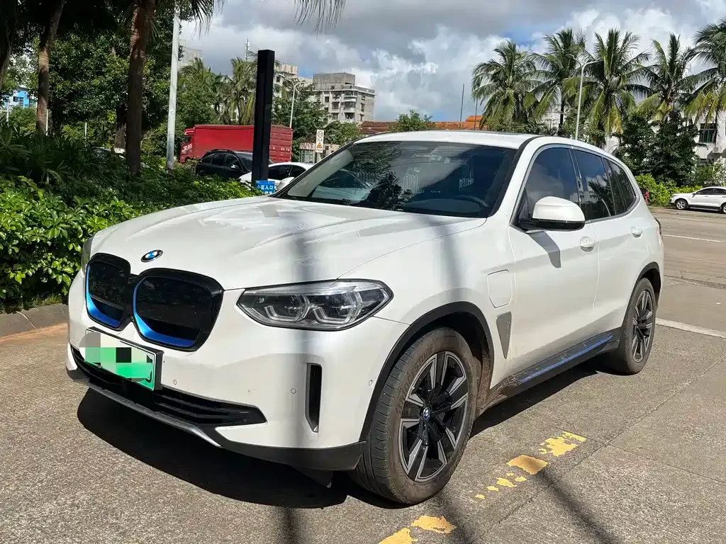 BMW iX3 — фото 1