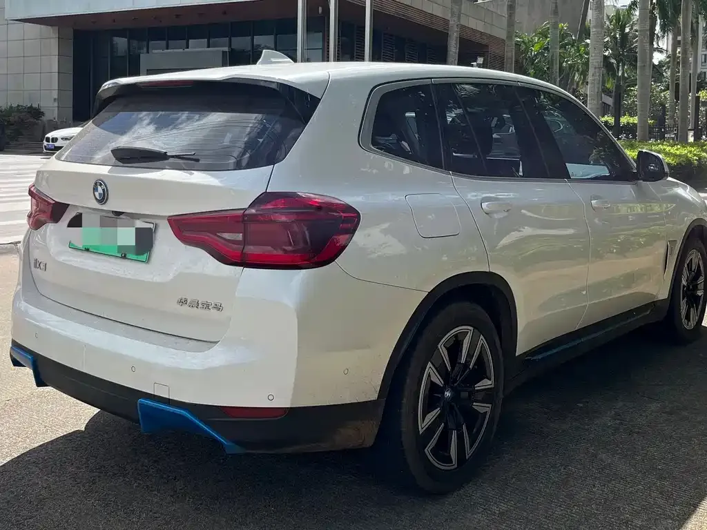 BMW iX3 — фото 6