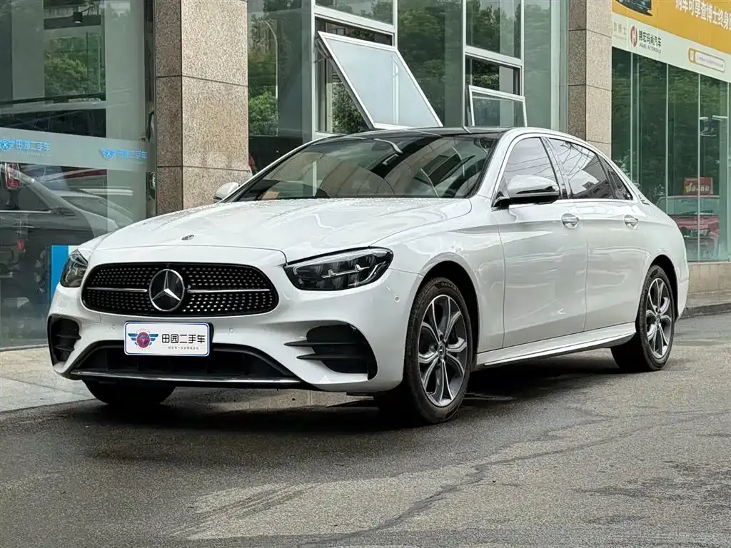 Mercedes-Benz E-Class — фото 1