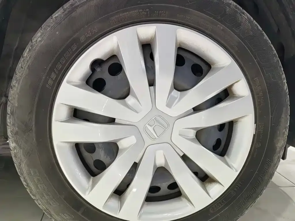 Honda Fit — фото 8