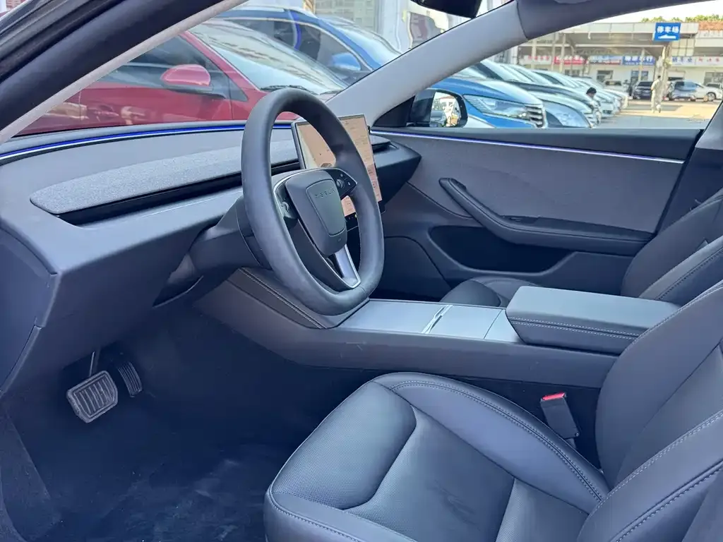 Tesla Model 3 — фото 3