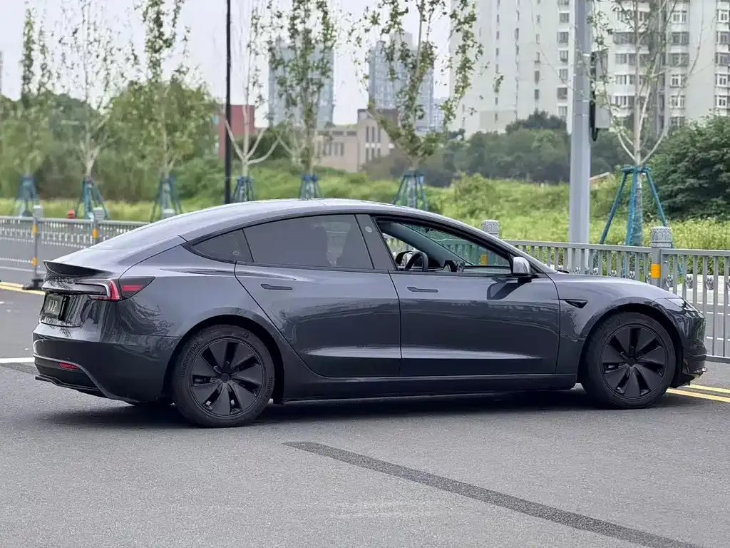 Tesla Model 3 — фото 6