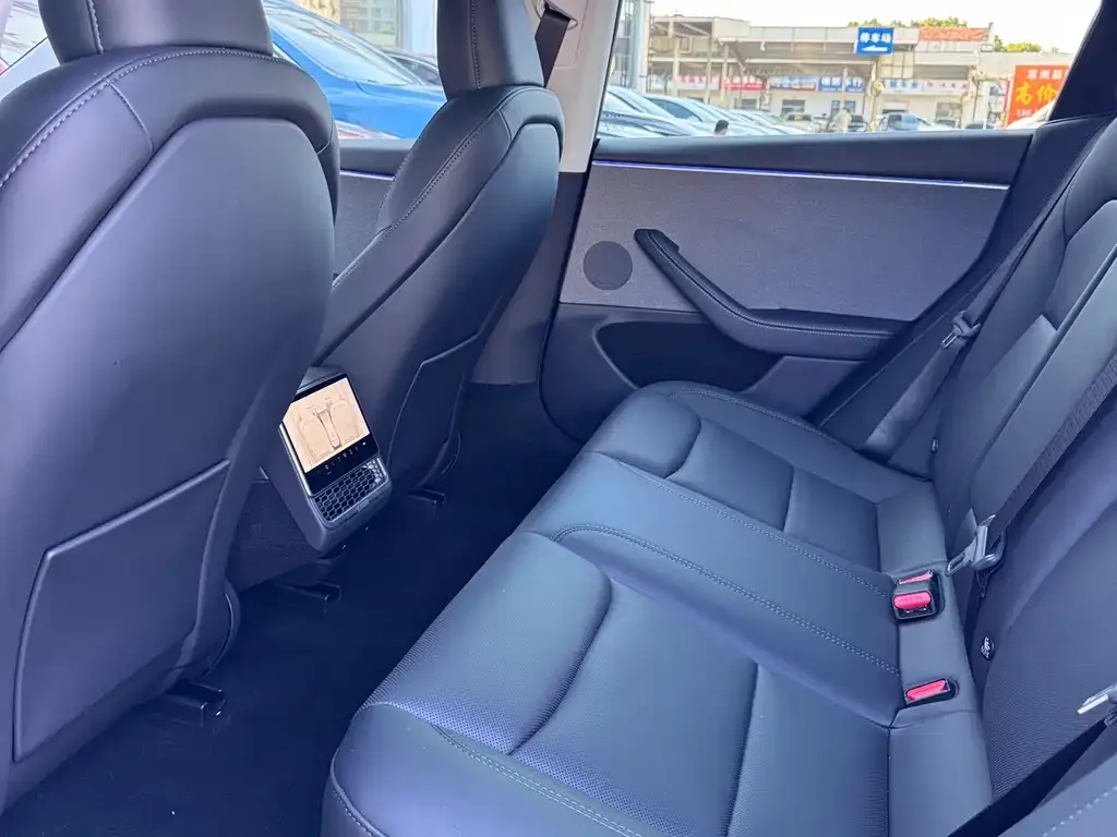 Tesla Model 3 — фото 7