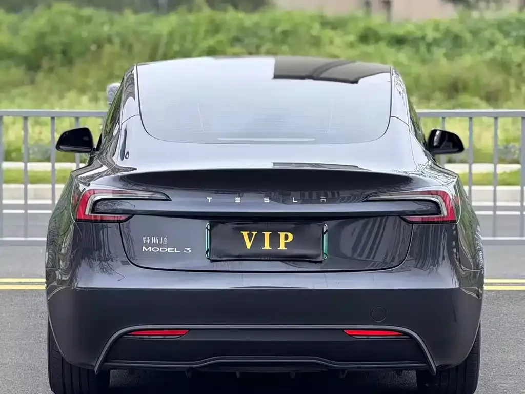 Tesla Model 3 — фото 8