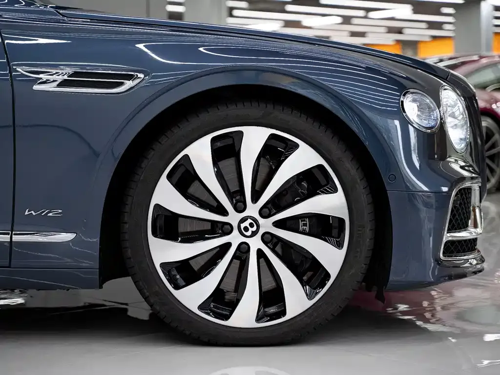 Bentley Flying Spur — фото 4