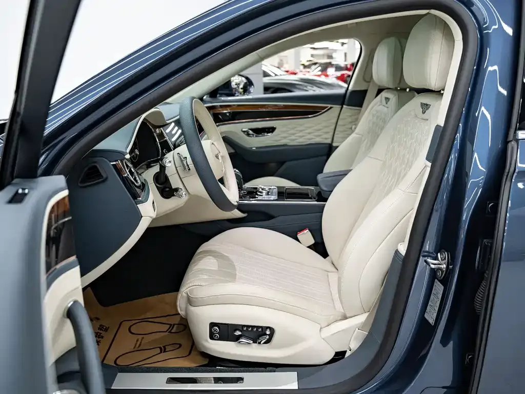 Bentley Flying Spur — фото 6