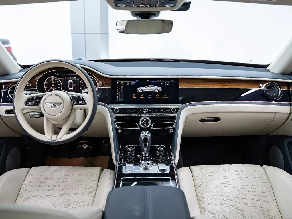 Bentley Flying Spur — фото 9