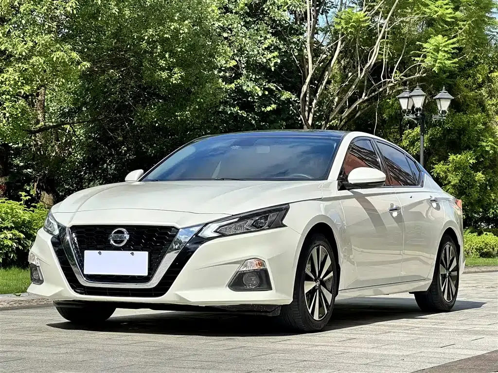 Nissan Teana — фото 1