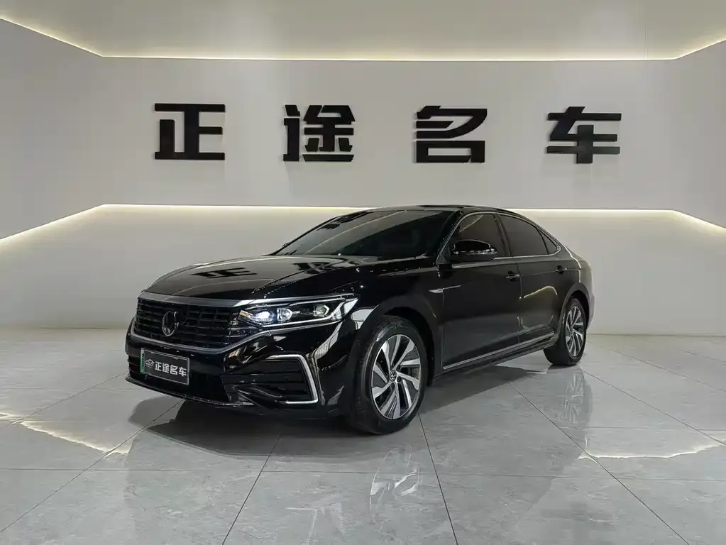Volkswagen Passat New Energy — фото 1