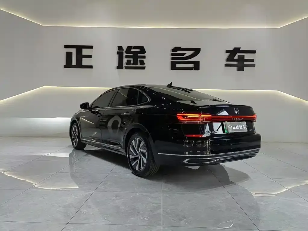 Volkswagen Passat New Energy — фото 3