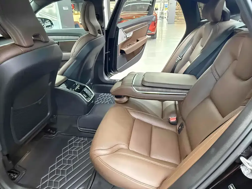 Volvo S90 — фото 10