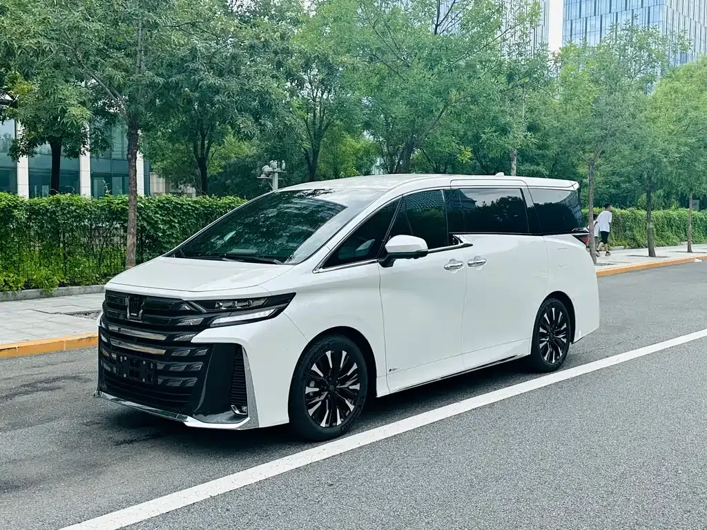 Toyota Vellfire — фото 1