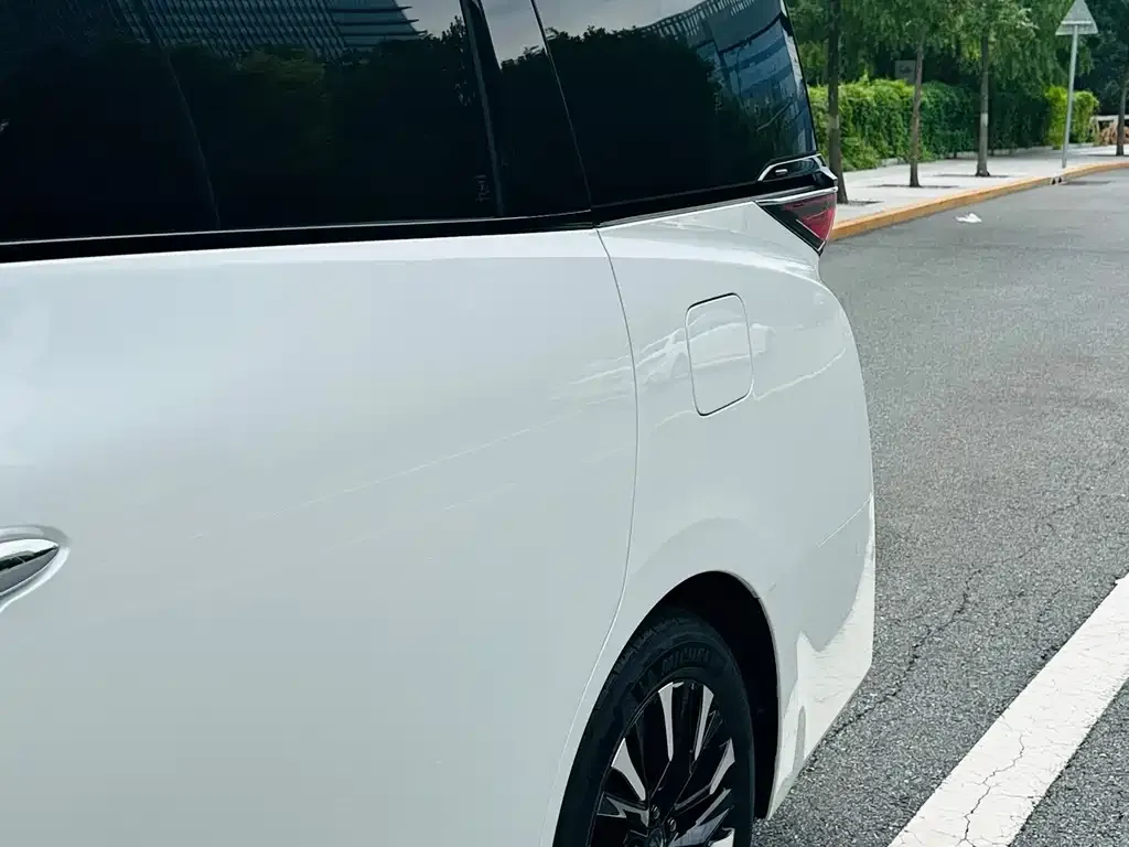 Toyota Vellfire — фото 10