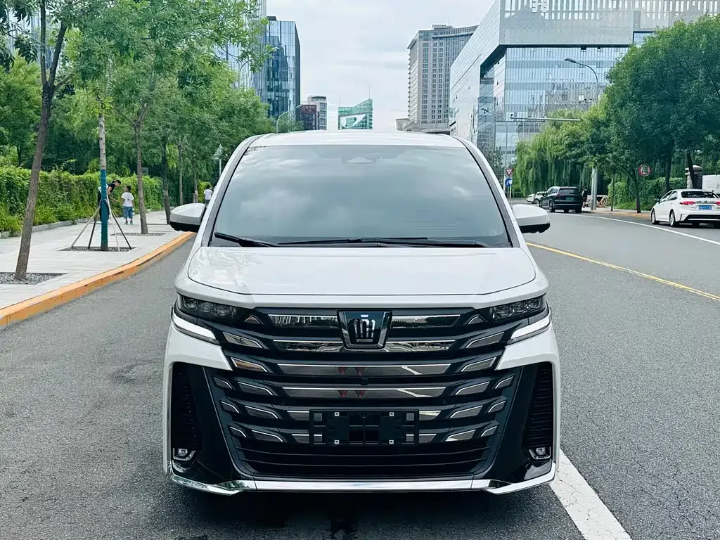Toyota Vellfire — фото 2