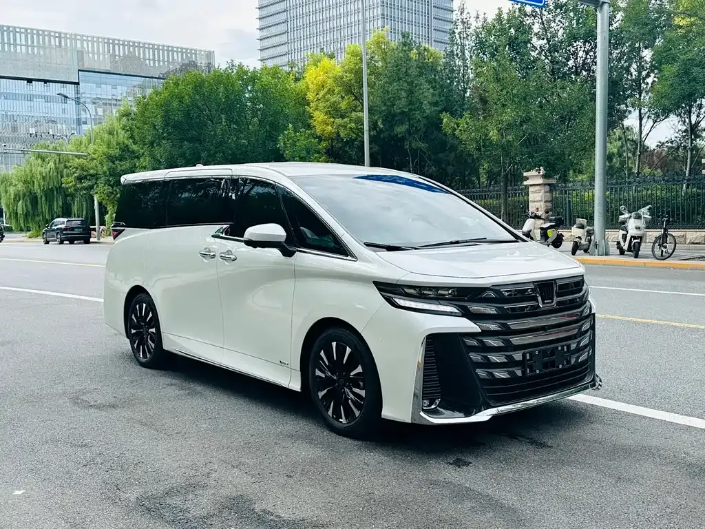 Toyota Vellfire — фото 3
