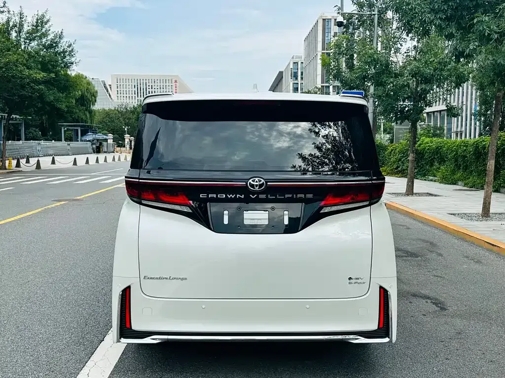 Toyota Vellfire — фото 5