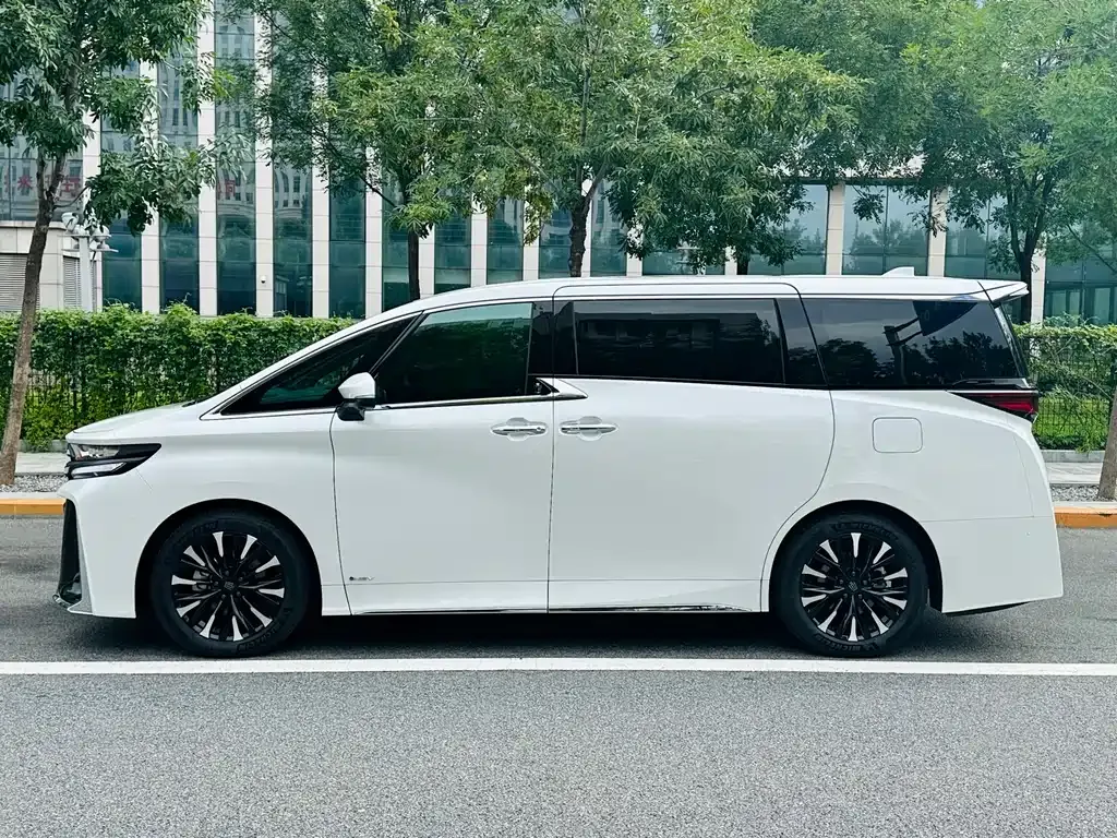Toyota Vellfire — фото 7