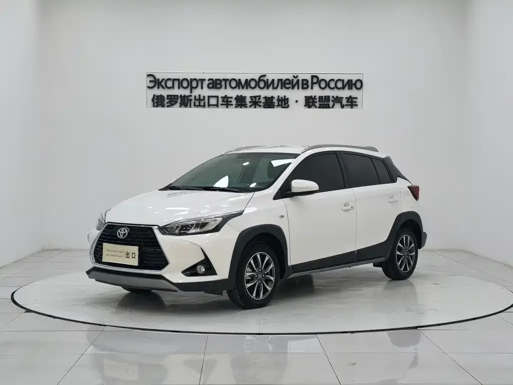 Toyota Yaris L — фото 1