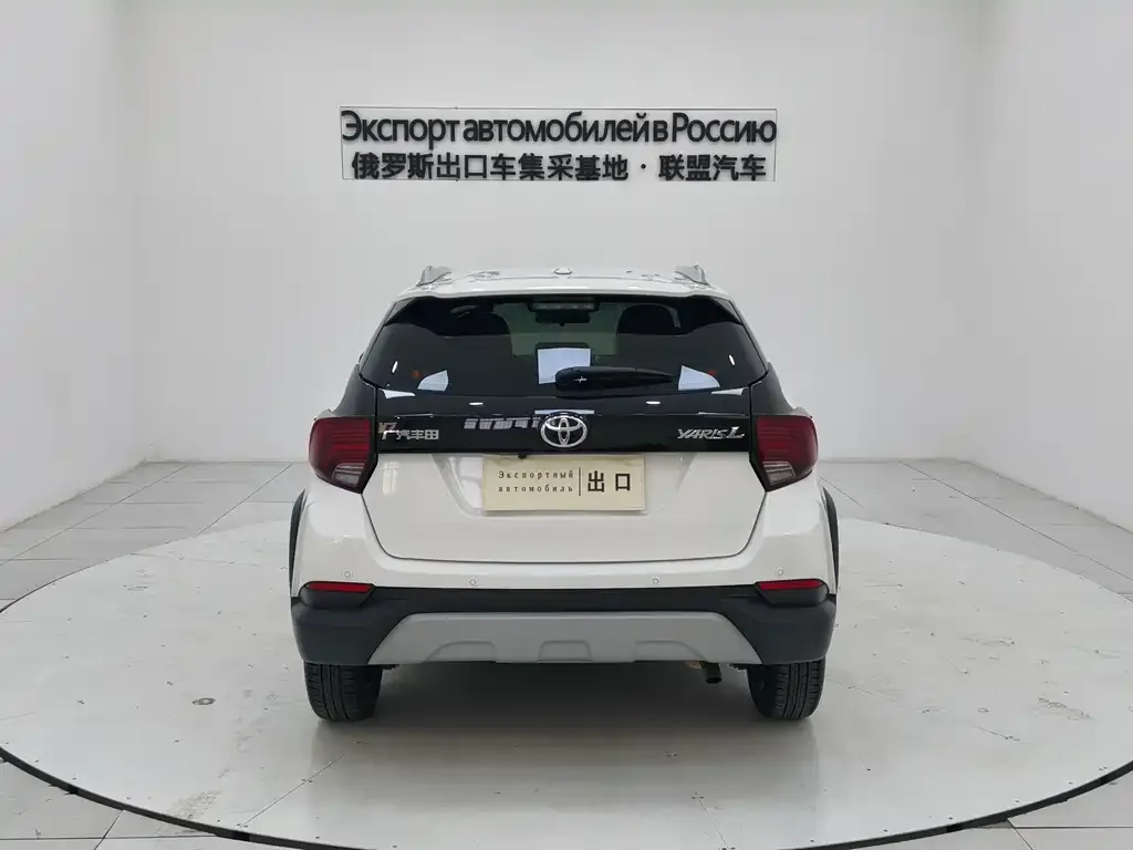 Toyota Yaris L — фото 5