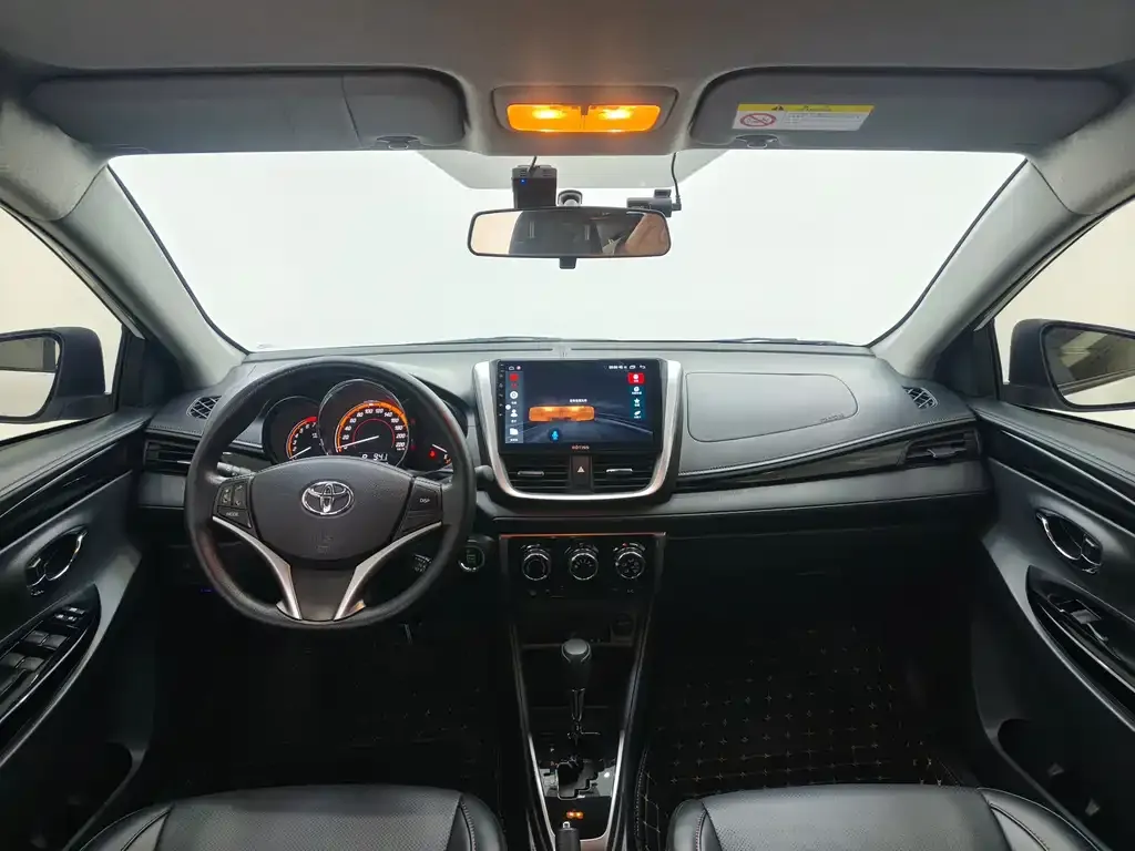 Toyota Yaris L — фото 9
