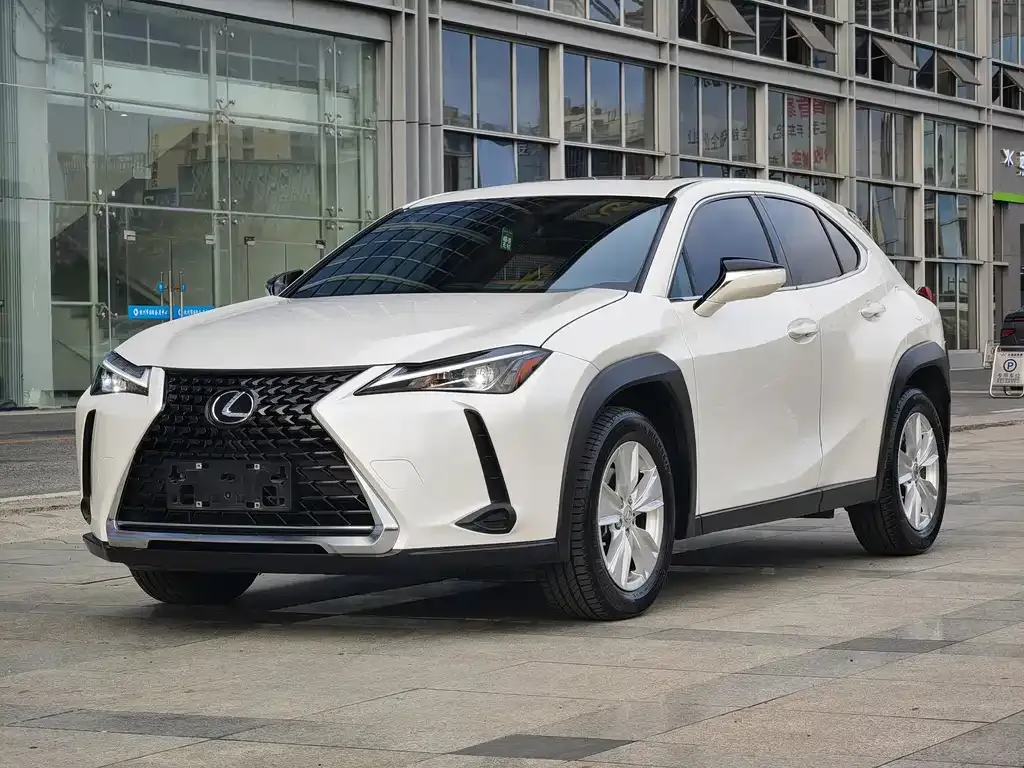 Lexus UX — фото 1