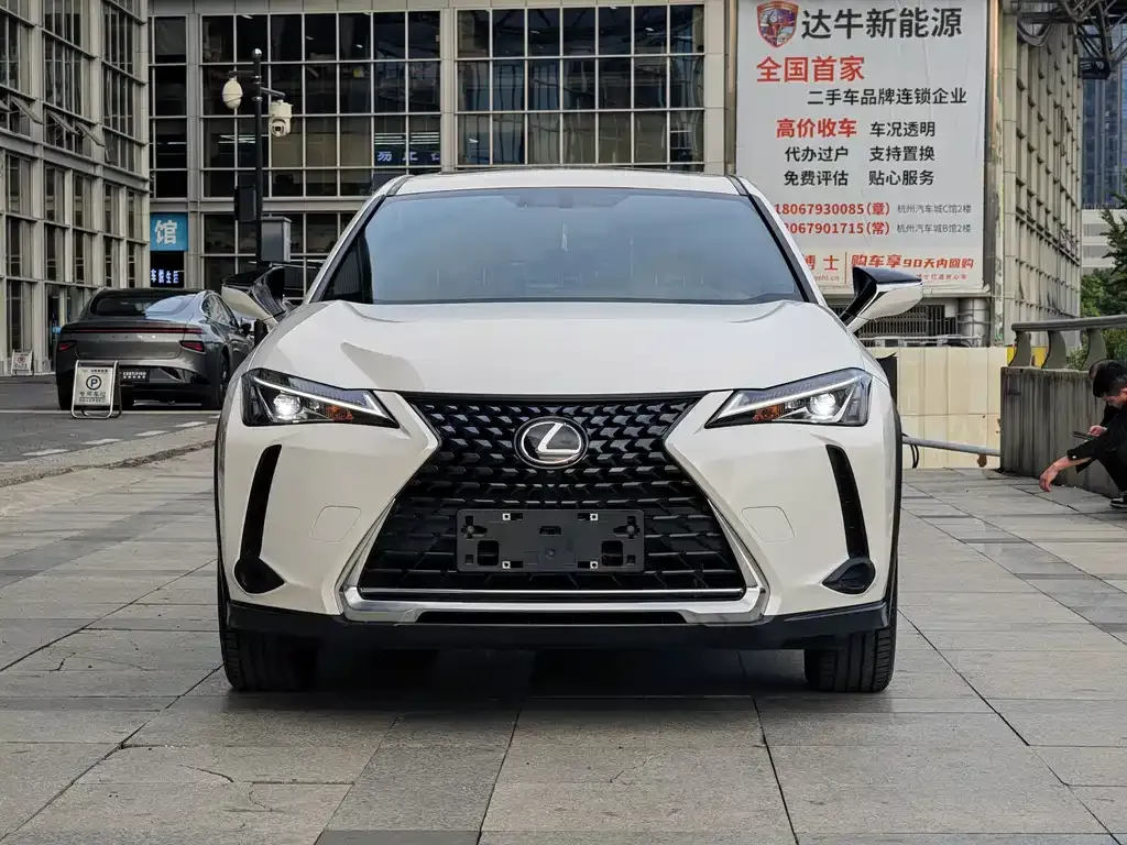 Lexus UX — фото 2