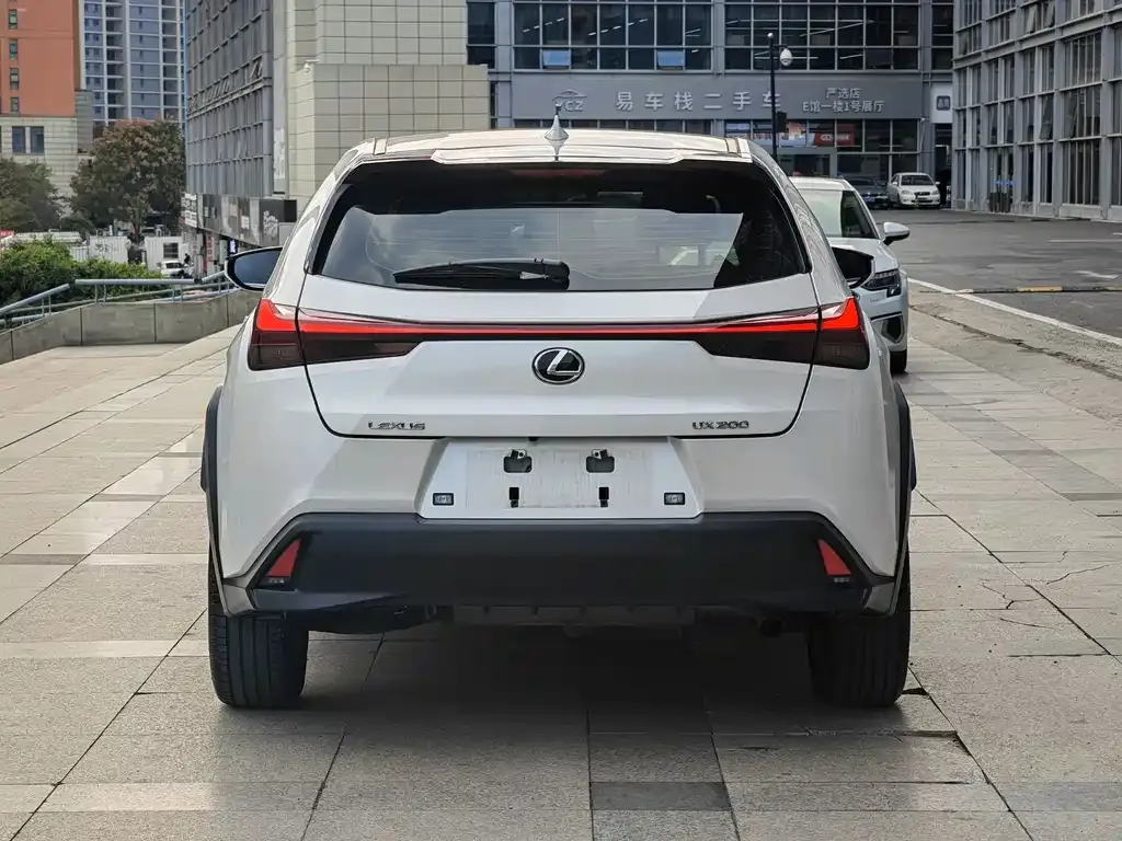 Lexus UX — фото 3