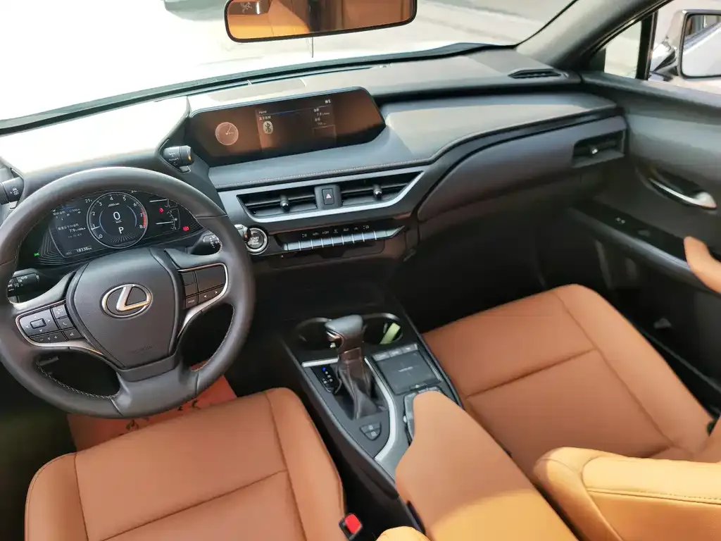 Lexus UX — фото 9