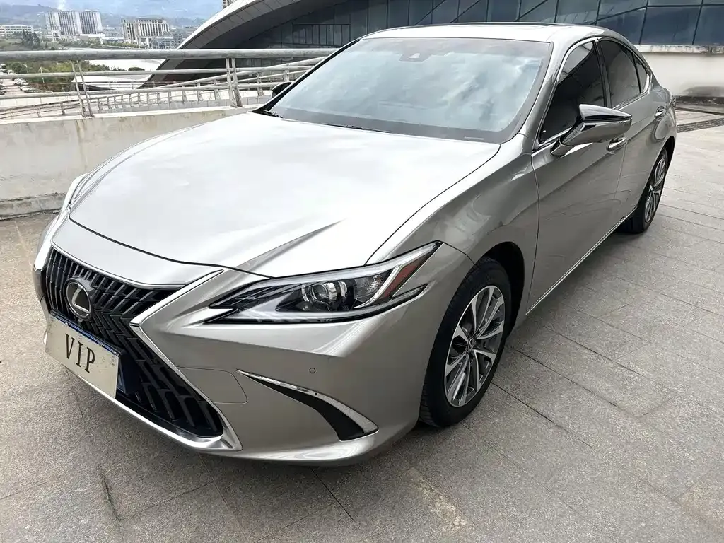 Lexus ES — фото 1