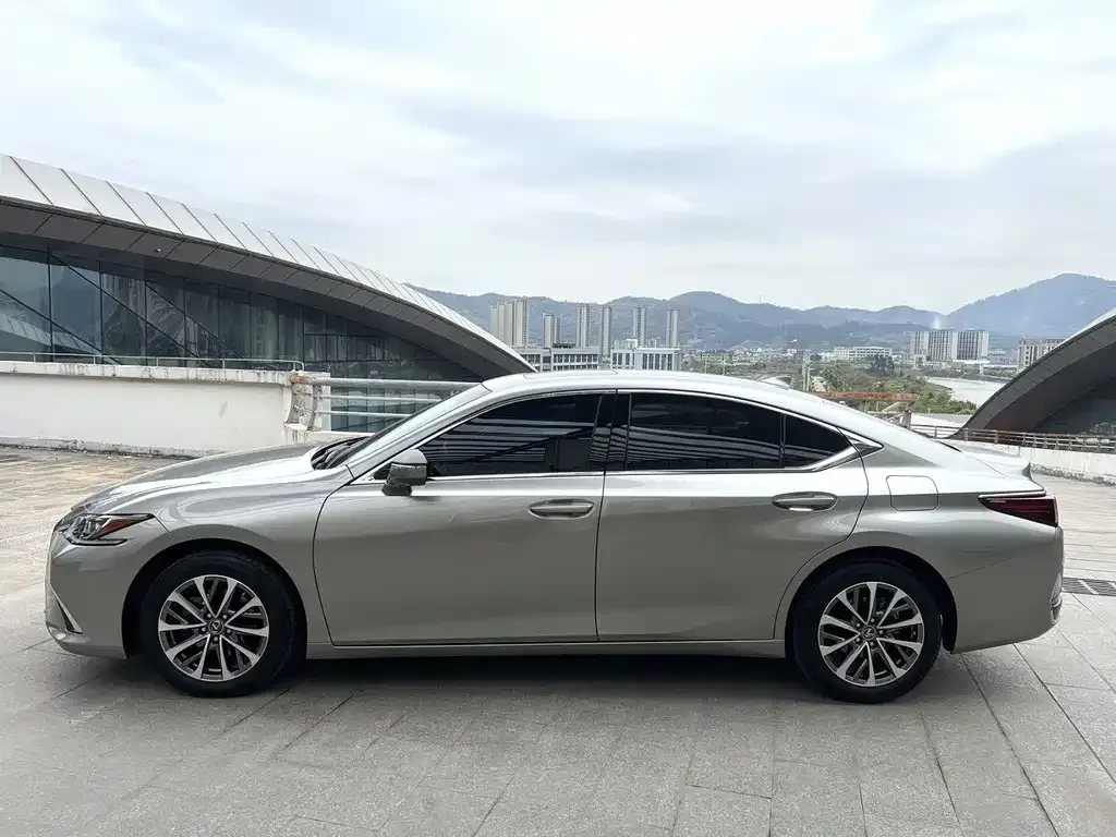 Lexus ES — фото 3