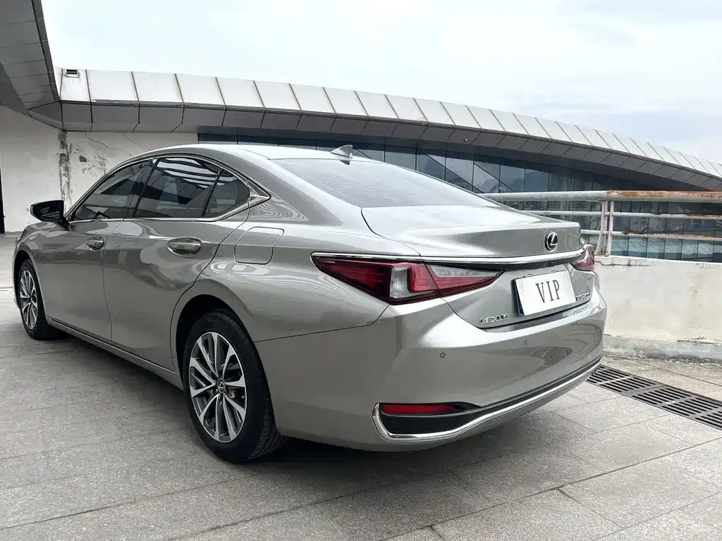 Lexus ES — фото 4