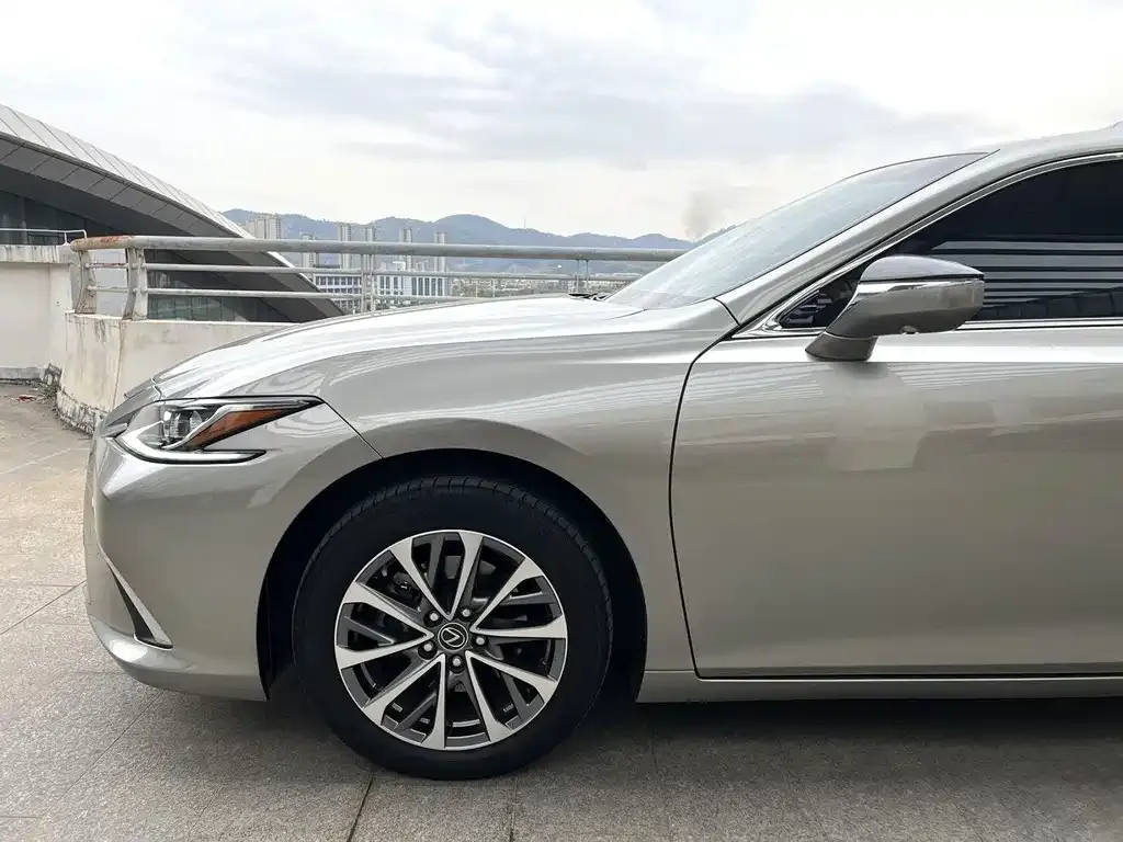 Lexus ES — фото 9