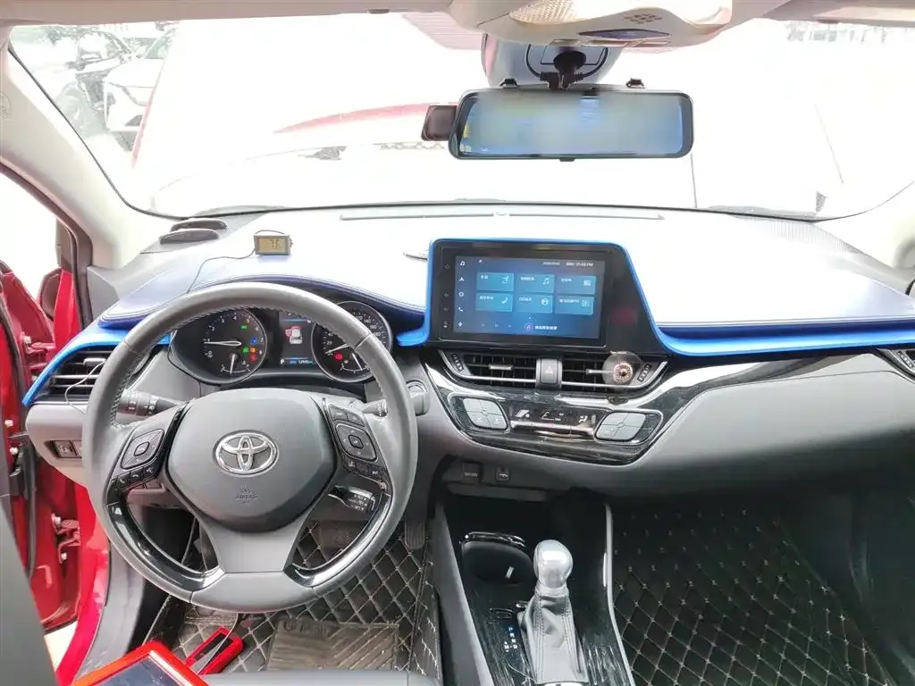 Toyota C-HR — фото 10
