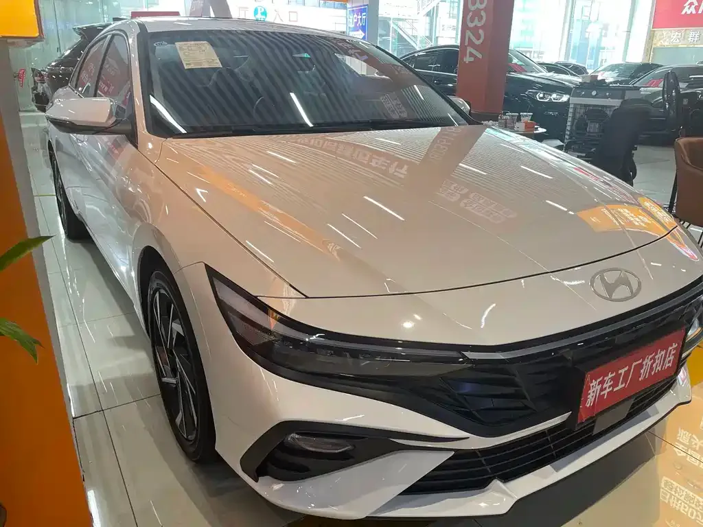 Hyundai Elantra — фото 3
