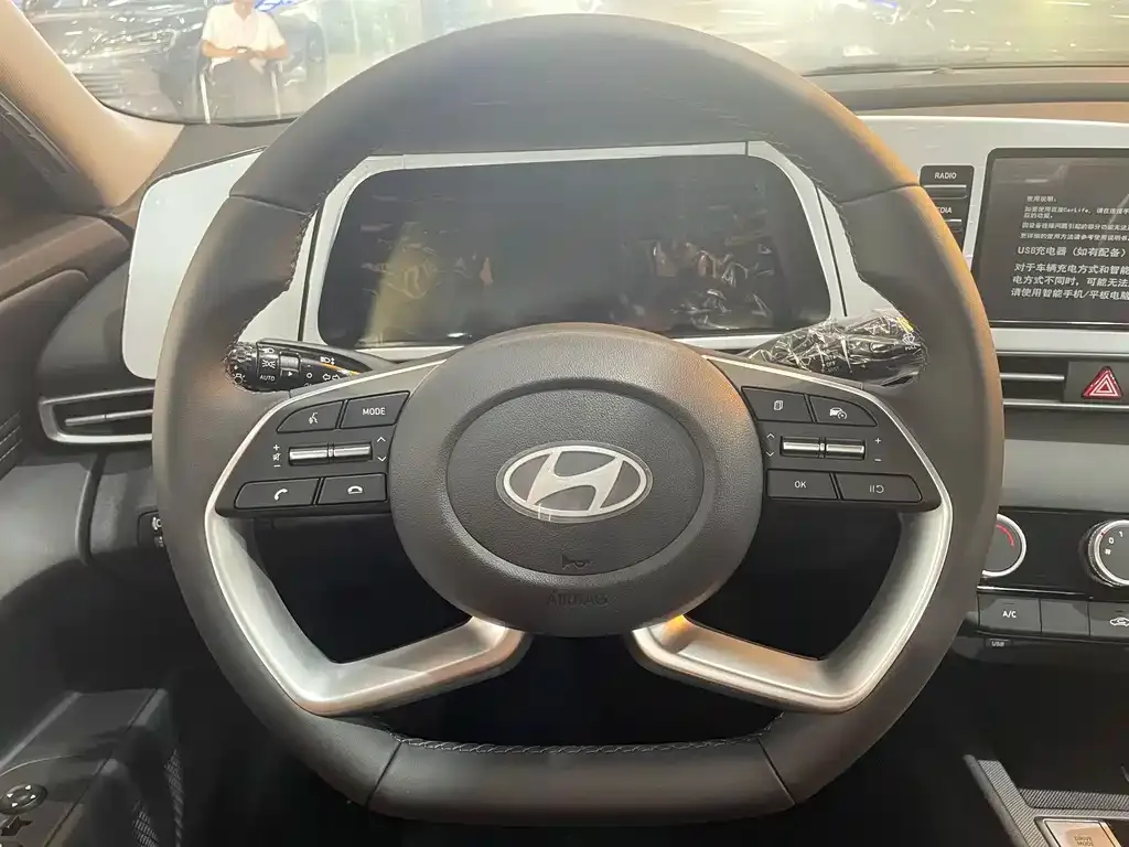 Hyundai Elantra — фото 8