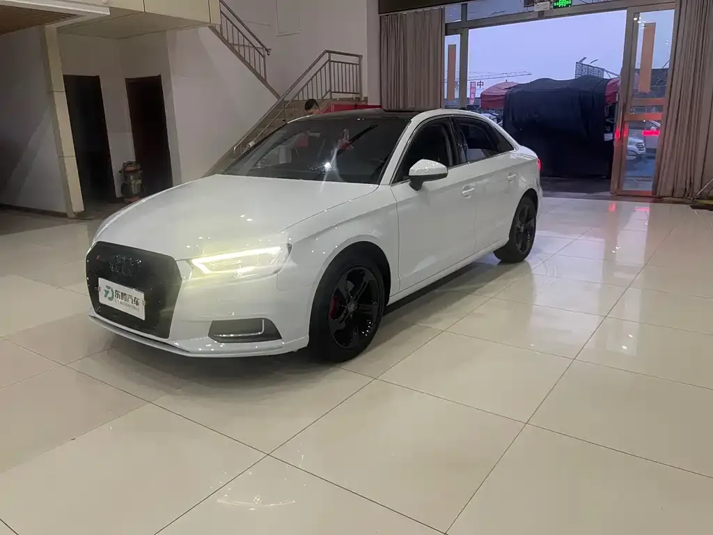 Audi A3 — фото 1