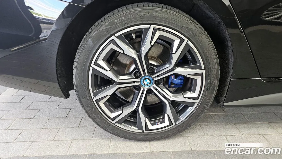 BMW i4 — фото 5