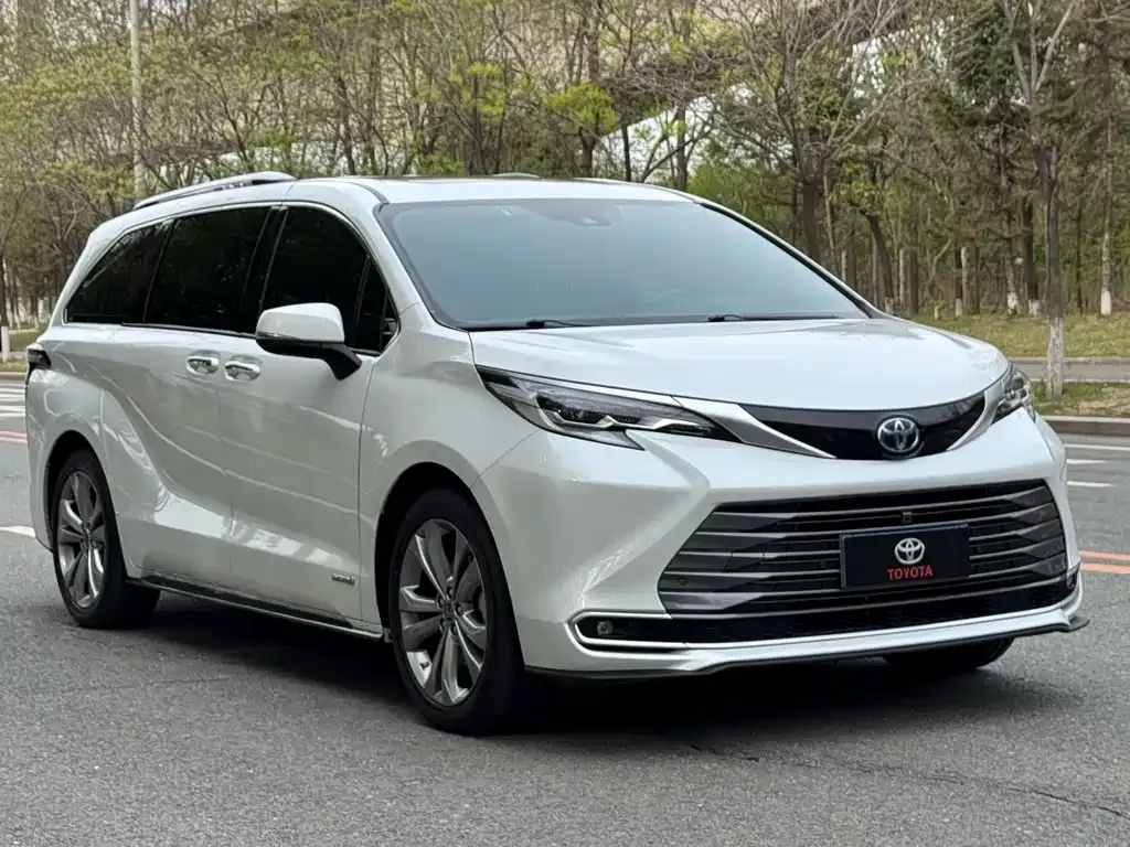 Toyota Sienna — фото 2