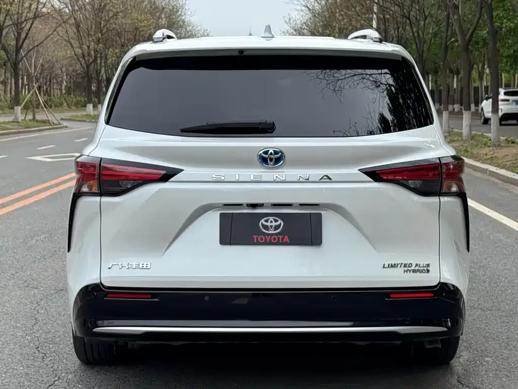 Toyota Sienna — фото 4