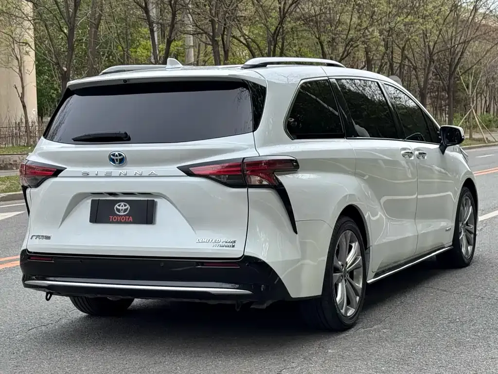 Toyota Sienna — фото 5