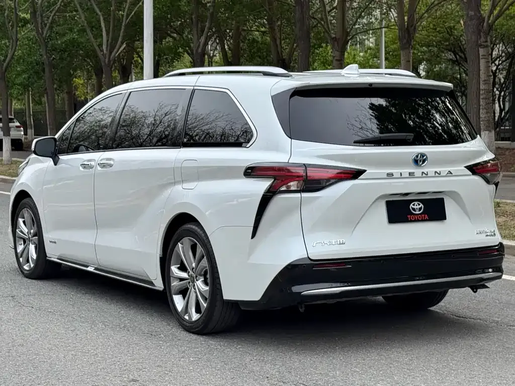 Toyota Sienna — фото 6
